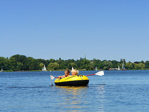 Kanufahrt auf der Außenalster