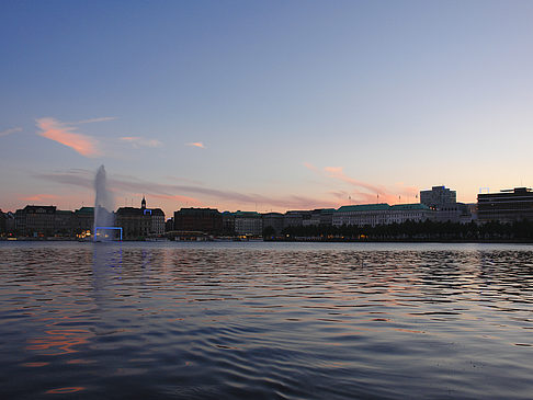 Fontäne auf der Binnenalster Foto 