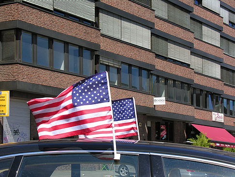 Foto Autos mit Flaggen - Hamburg