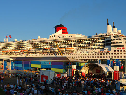 Queen Mary 2 - Volksfest Foto 