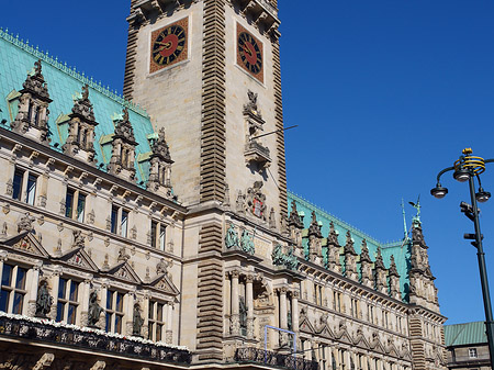 Rathaus von der Seite Foto 