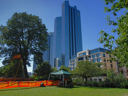 Deutsche Bank mit Zelt Foto 