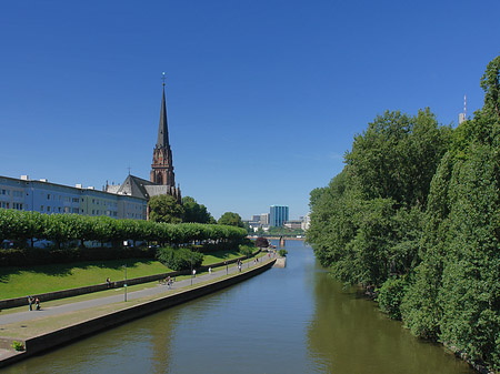 Foto Dreikoenigskirche mit Main