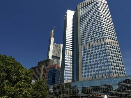 Fotos Eurotower mit Häusern | Frankfurt am Main