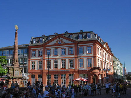 Foto Haus zum Grimmvogel mit Liebfrauenbrunnen - Frankfurt am Main