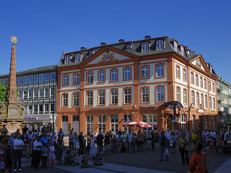 Foto Haus zum Grimmvogel mit Liebfrauenbrunnen - Frankfurt am Main