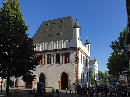 Leinwandhaus mit Baum Fotos