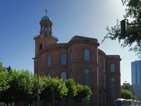 Paulskirche mit Busch