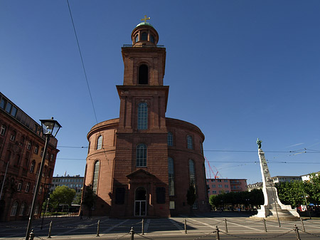Foto Paulskirche mit Statue - Frankfurt am Main