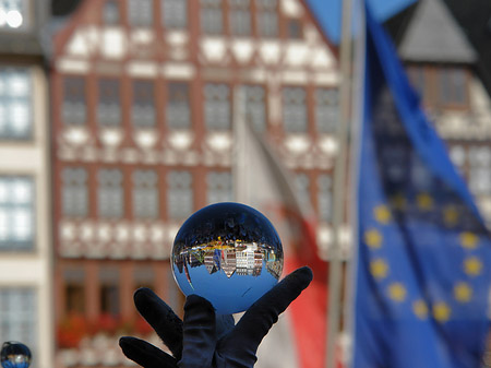 Foto Römer und Hand - Frankfurt am Main
