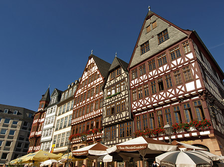 Fotos Römer mit Schirmen | Frankfurt am Main