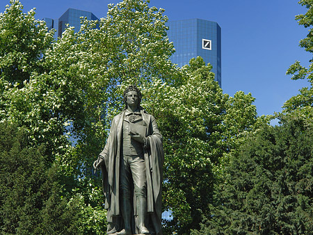 Schiller und Deutsche Bank Foto 