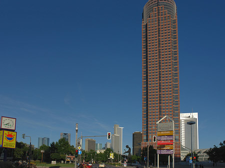 Messeturm auf der Theodor-Heuss-Allee Fotos