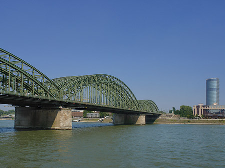 Fotos Hohenzollernbrücke reicht ans Kennedyufer | Köln