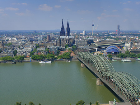 Fotos Hohenzollernbrücke und Kölner Dom aus der Ferne | Köln