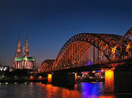 Fotos Kölner Dom hinter der Hohenzollernbrücke | Köln
