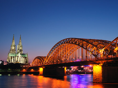 Fotos Kölner Dom hinter der Hohenzollernbrücke | Köln