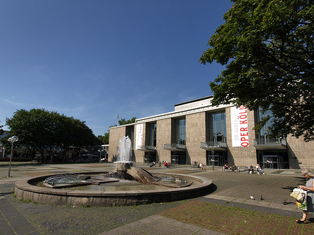 Foto Oper Köln mit Brunnen