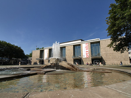 Foto Oper Köln mit Brunnen - Köln