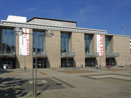 Foto Oper Köln mit Brunnen