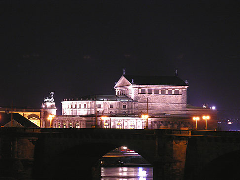 Semperoper bei Nacht Fotos