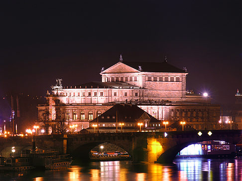 Semperoper bei Nacht