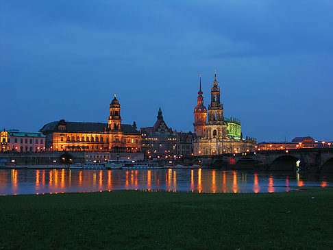 Foto Hofkirche bei Nacht