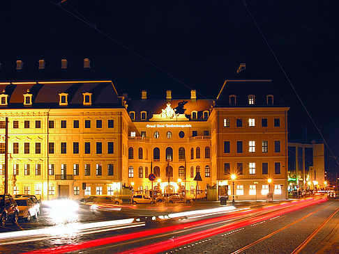 Taschenbergpalais bei Nacht